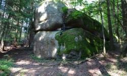 Dieser Steinblock heißt "Steinernes Brünndl"