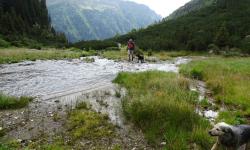 Der Weberbach führte Hochwasser. Es war schwer ihn zu überqueren.