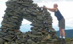 Vordere Rossalm, jeder Vorbeikommende soll einen Stein auf diese Mauer legen.