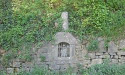 ein Wegkreuz von Motovun die Straße runter zum Wanderweg rund um Motovun