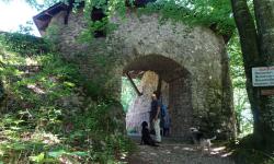 Eingangstor zur Ruine Rabenstein